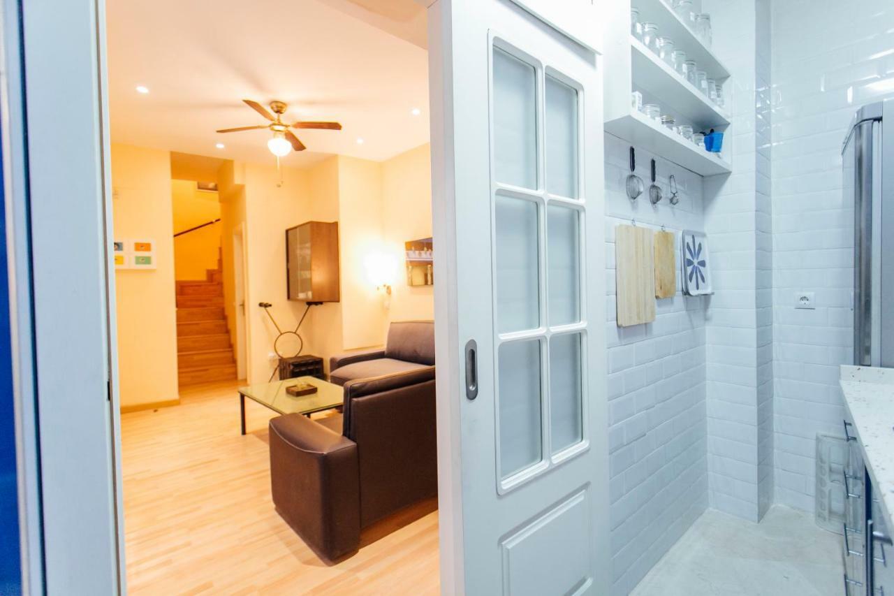 Appartamento Bright Duplex W/ Terrace Siviglia Esterno foto