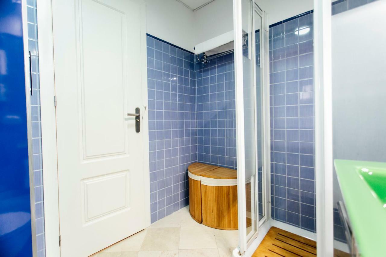 Appartamento Bright Duplex W/ Terrace Siviglia Esterno foto