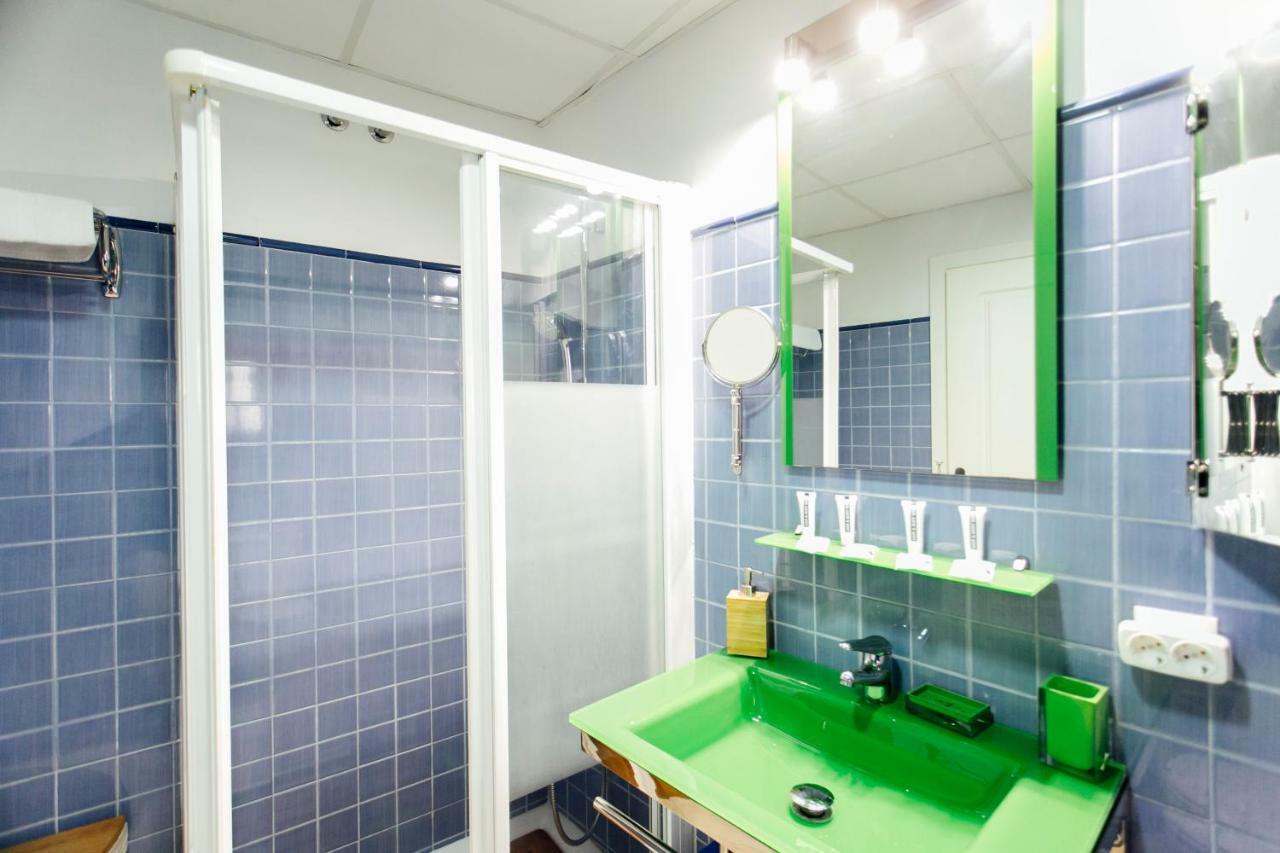 Appartamento Bright Duplex W/ Terrace Siviglia Esterno foto